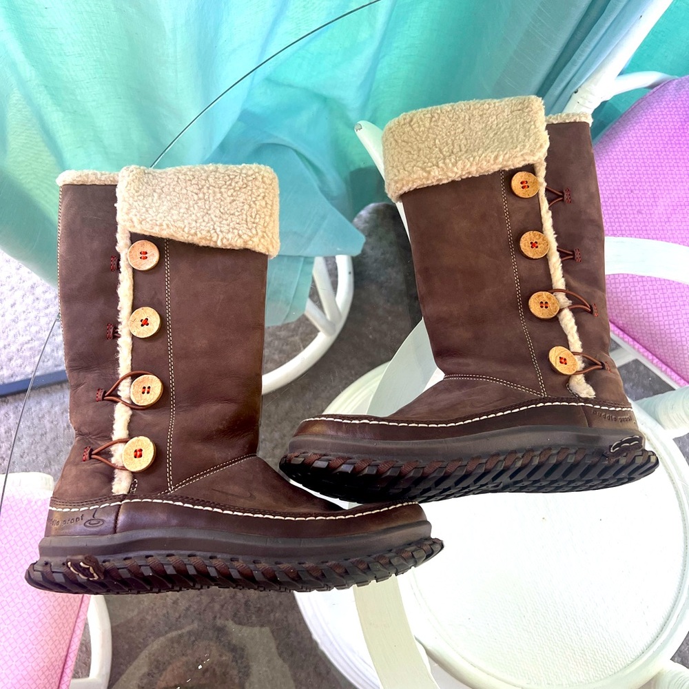 Nike boots puddle proof leather boots
